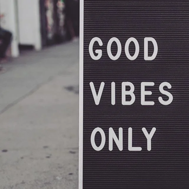 &laquo;&nbsp;Good vibes only&nbsp;&raquo; 〰️ It&rsquo;s important that you surround yourself with people that lift you up and push you to do better everyday! Surround yourself with positive individuals, as the negatives ones will only bring you down 