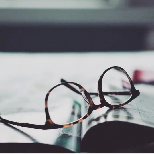 &bull; New blog post: last year I found a new passion for reading! In this blog post I share with you three of my favorite books of 2019 🤓 𝓵𝓲𝓷𝓴 𝓲𝓷 𝓫𝓲𝓸!
.
This year, I challenge myself to read one book/month. In January I finished 𝑫𝒂𝒓𝒌 ?