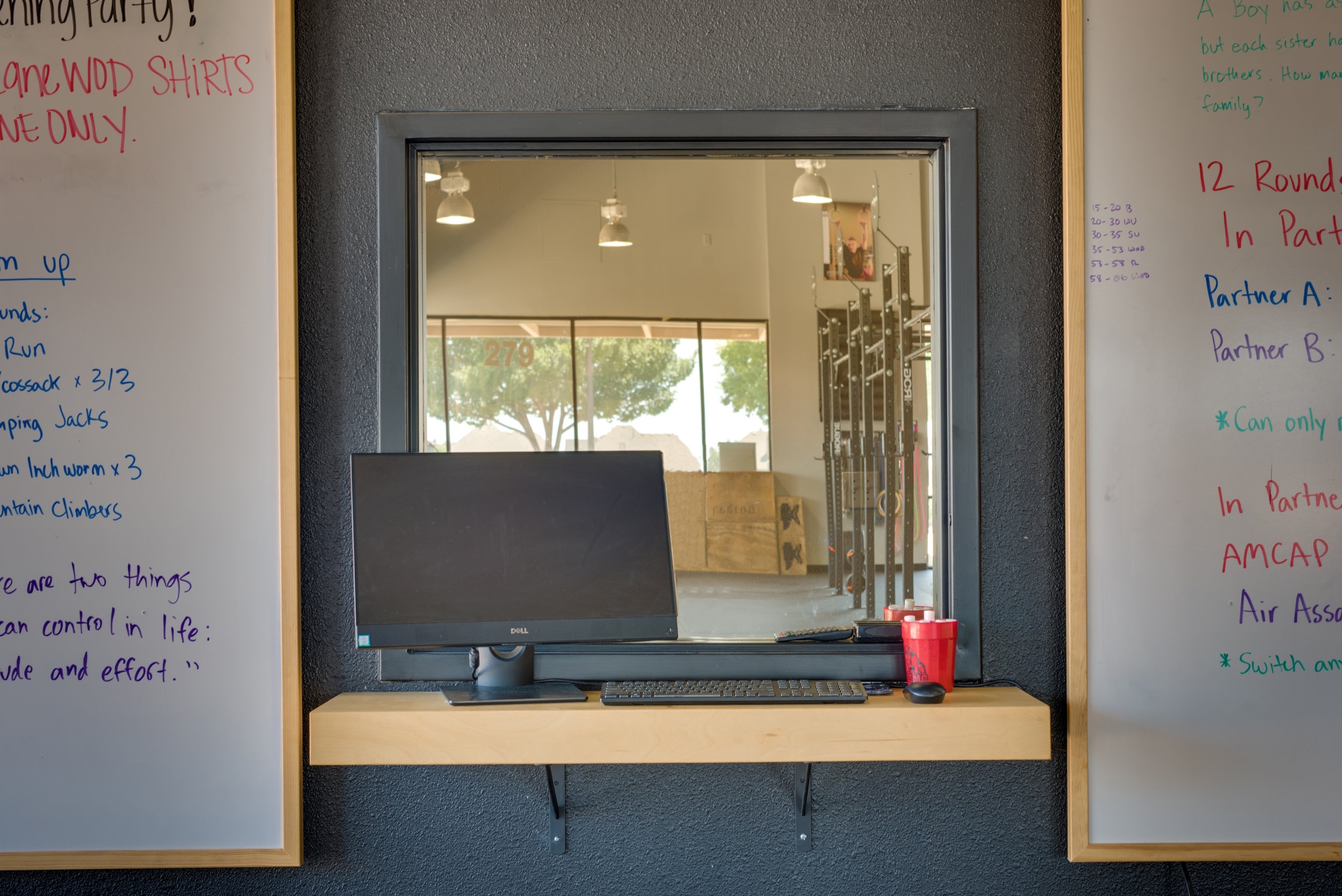 Briefing Wall