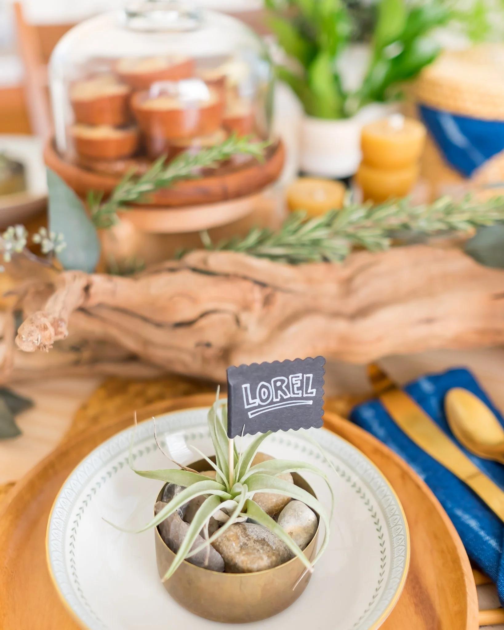 LoveDingBlog-Modern-DIY-Thanksgiving-Table-Runner.jpg