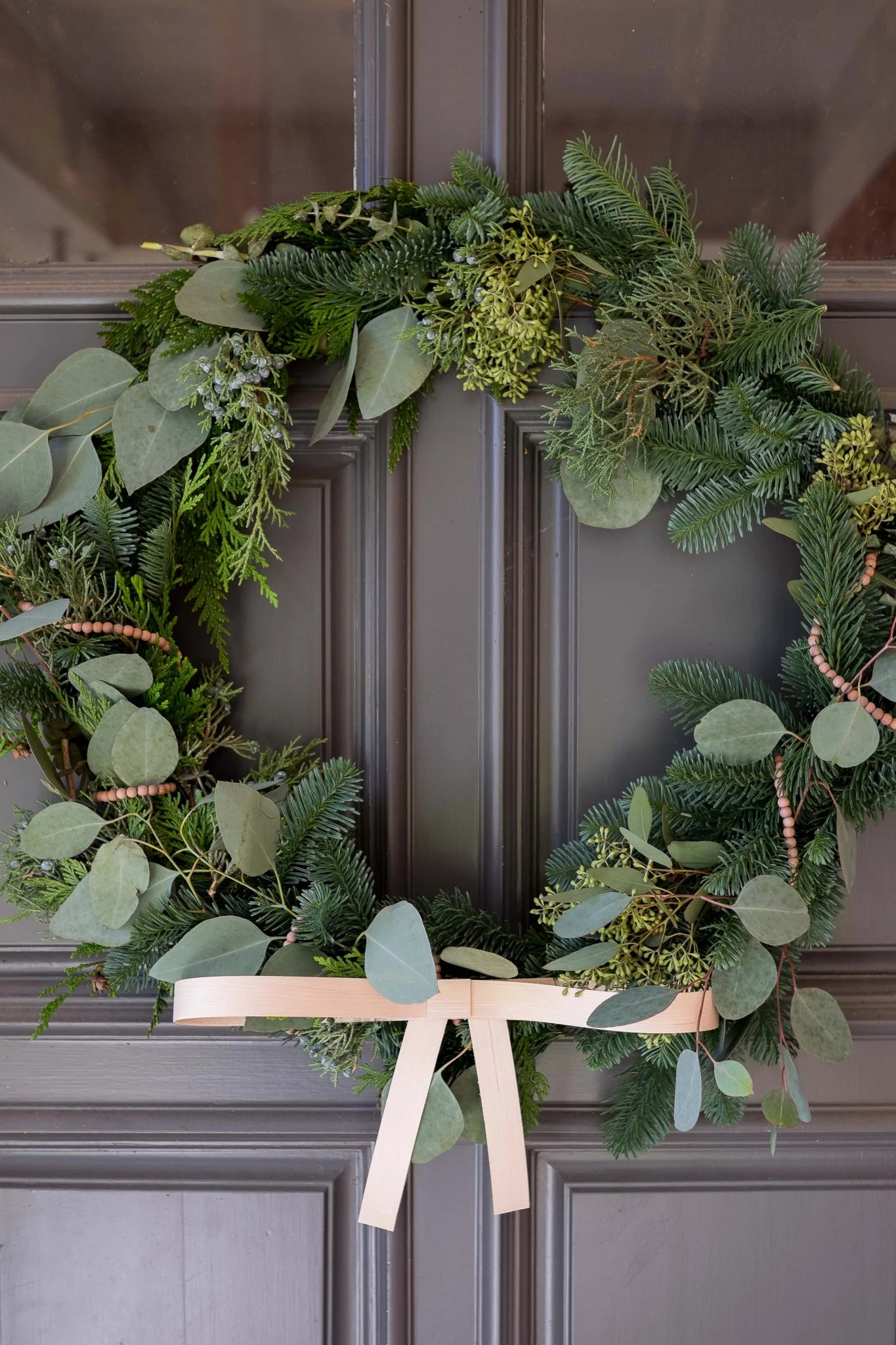 Love_Ding_Blog_DIY_Front_Door_Wreath_with_Wooden_Bow_Accent.jpg