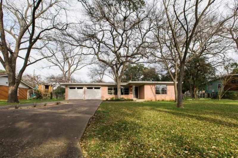 Love_Ding_Blog_Home_Renovateding_Project_Austin_Ranch_Style_Home_Diana_Ascarrunz_Photography_Featured.jpg