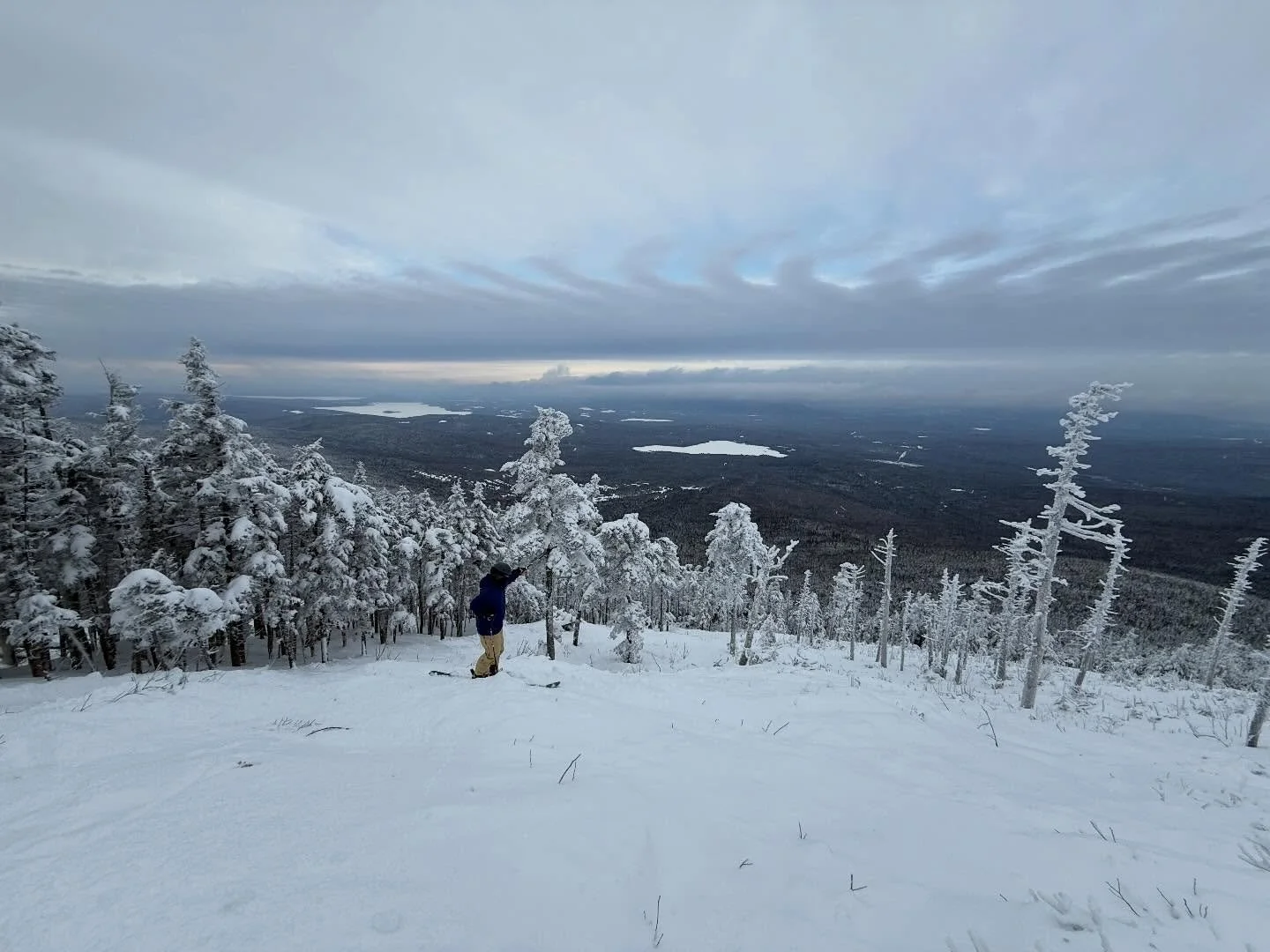 What a view! We were honored to get the on-mountain tour while being shown the lay of the land and check out the mountain view of the site of our upcoming project with Saddleback Mountain. ⛷️🎿❄️