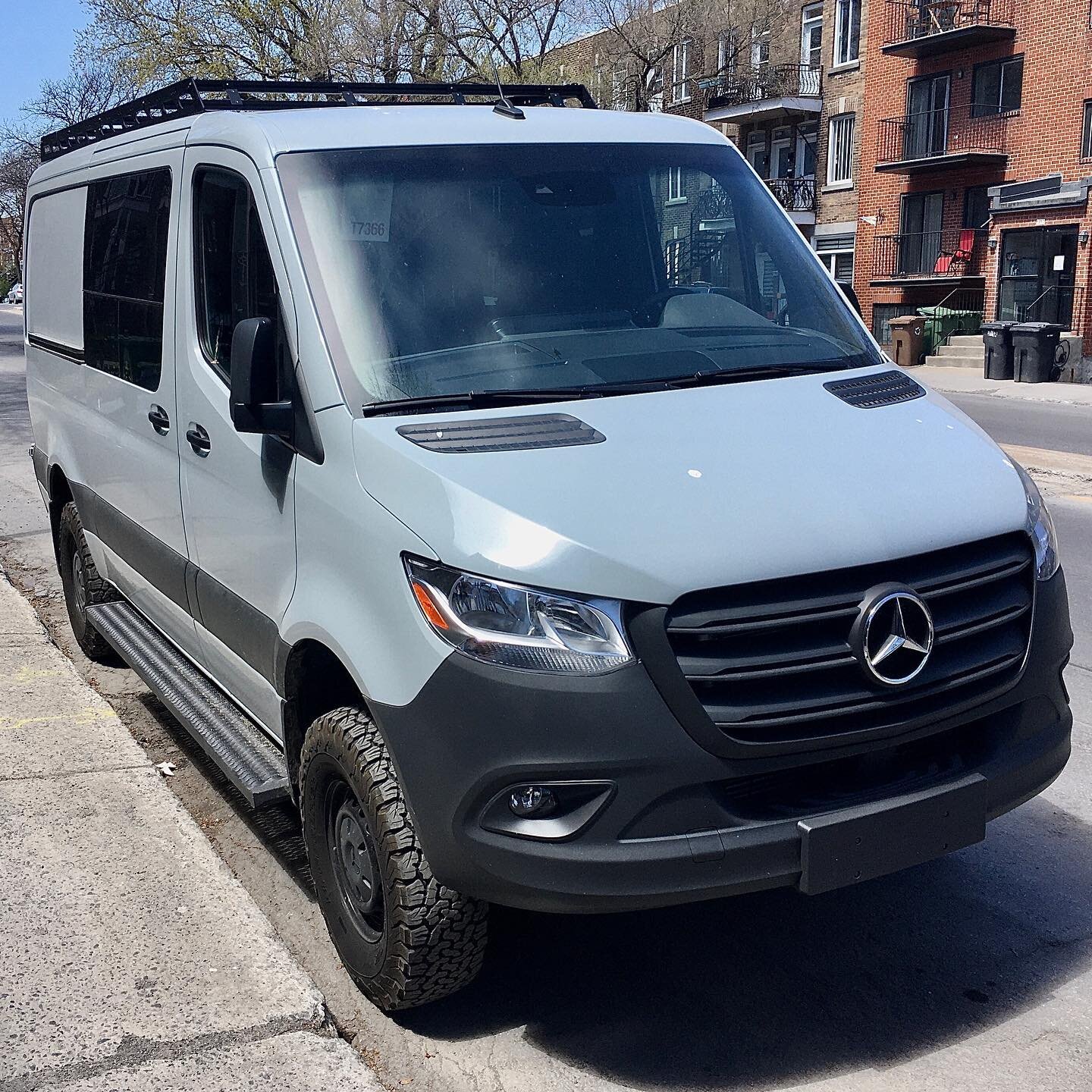 On commence &agrave; bien s&rsquo;amuser avec les Sprinter &agrave; toit bas! Thanks @silverstarmtl ! /// We&rsquo;re starting to have a lot of fun with these Low Roof Sprinters! Thanks @silverstarmtl