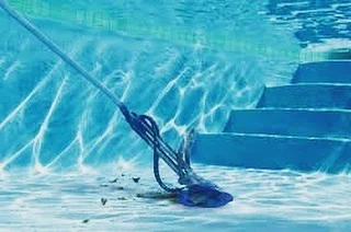 We&rsquo;ll vacuum the bottom of your pool... and do everything else to keep it sparkling clean. #poolcleaner #cleanpool http://bestpool.co