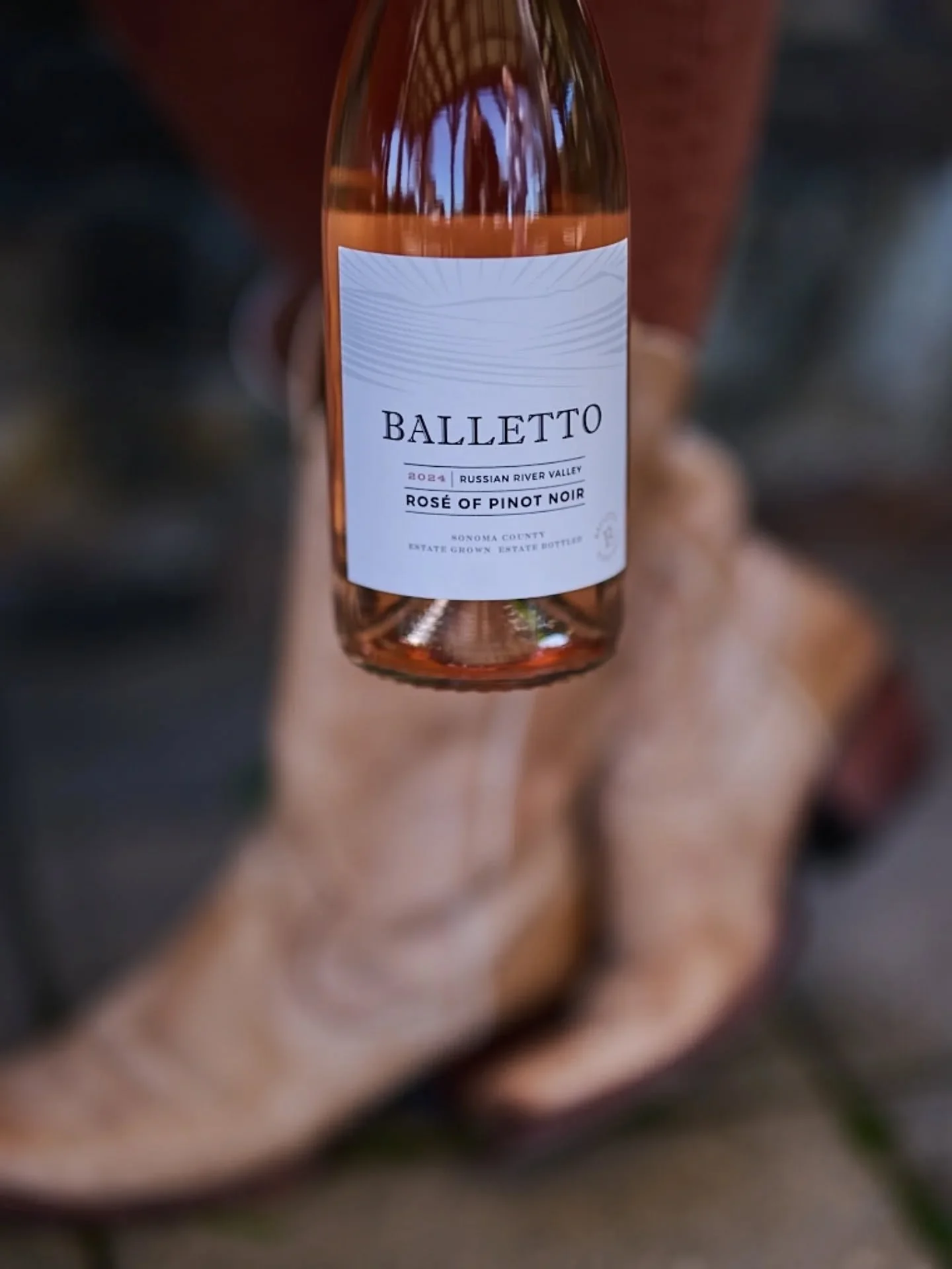 Join us for Wine Country Line Dancing Lessons &amp; Boot Scootin a good time afterwards with a Country Western show by @dustinsaylor and the Stowaways. 

For those eager to master the most popular moves, book your spot now for an unforgettable line d