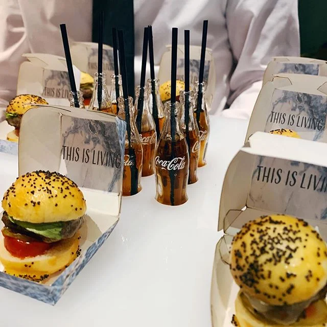 Nothing quite like mini @petercallahan Coca Colas to accompany your mini cheeseburgers during cocktail hour 🍔👌🏻
.
.
.
.
.
#ashleyabbottevents #events #eventplanner #eventdesign #eventstyling #eventdecor #creative #creativefood #miniaturefood #cate