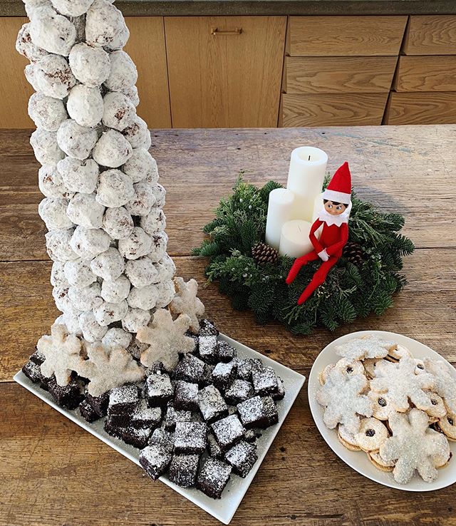 Must. Have. Sweets.
Oh, and an Elf on a Shelf! 🎄
.
.
.
.
.
#ashleyabbottevents #events #eventplanner #eventdesign #eventstyling #eventdecor #donuts #snowball #christmas #advent #snowflakes #snowflakecookies #dessert #winterwonderland