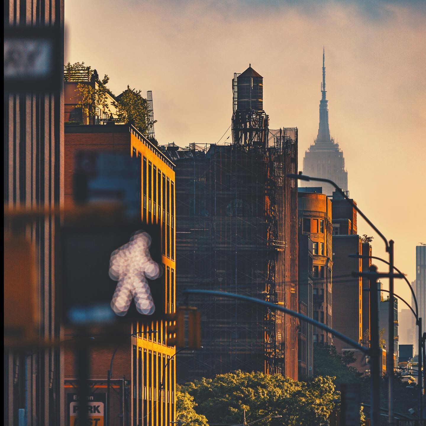 NYC Tribeca morning sunrise in all her layers&hellip;#NYC #manhattan #tribeca #newyorkcity #sunrise #architecture #photography #city #nycphotographer #photo #beautiful #art