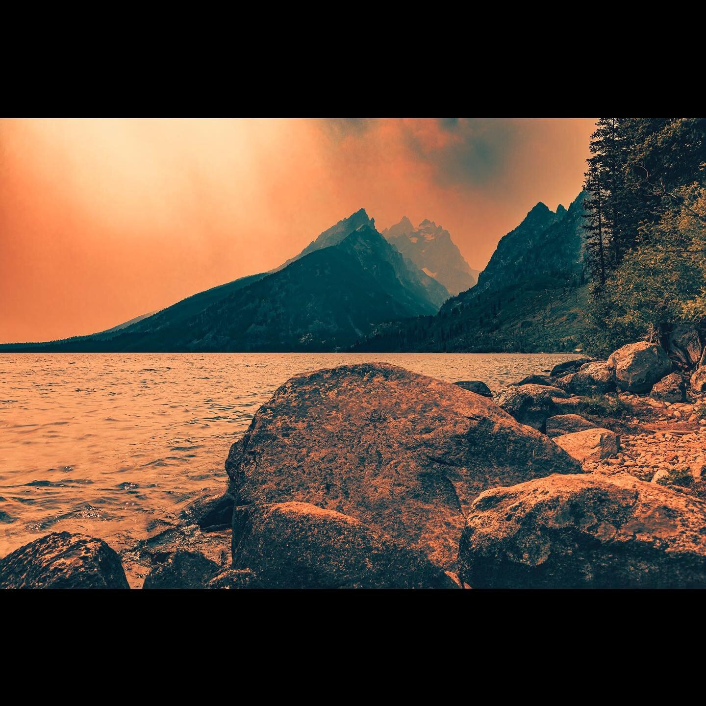 My collection of the wildfire haze at the Grand Teton National Park and the stunning yet unexpected view there&hellip; #wyoming #wildfire #haze #grandtetonnationalpark #mountains #landscape #photography #art #travel #landscapephotography