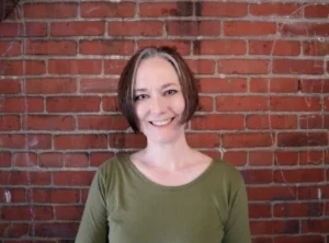 Holly headshot 5_7.jpg