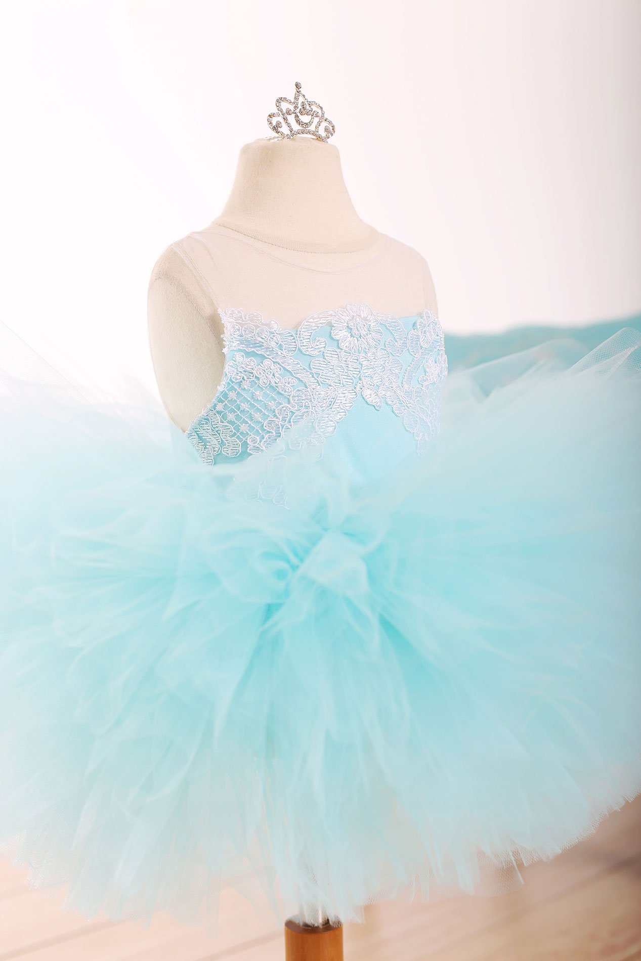 _aqua-blue-lace-dress-frozen-IMG_7194AwebO.jpg