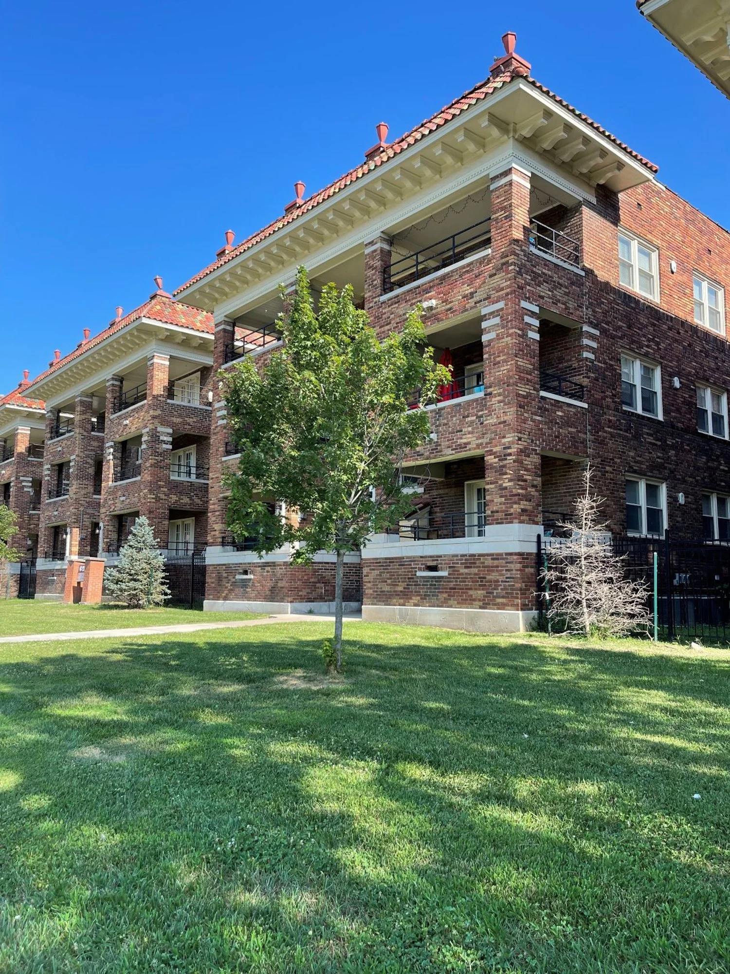 Cloverleaf Apartments Kansas City Mo Gotham Apartments — Kansas City, Missouri | IDP Properties