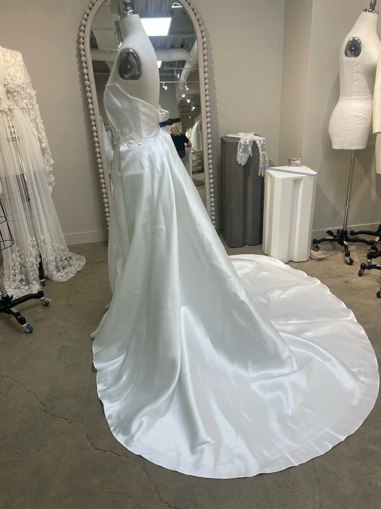 GOWNS & DRESSES - VARIOUS DESIGN ROOM SAMPLES  AMANDA JAMES