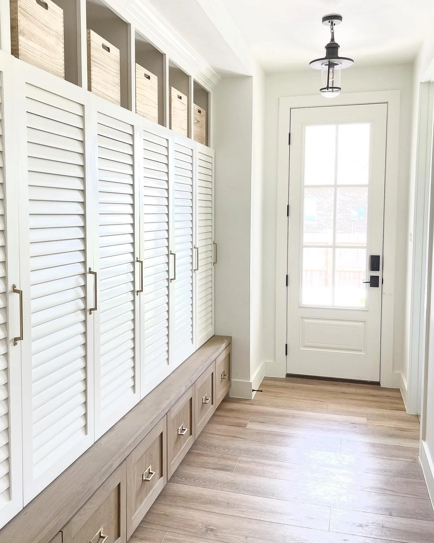 The first completely unpacked and swept room in the house deserves to be documented. Still needing to layer in a few pieces but it’s all about enjoying the process, for now.
I’m answering questions in my stories, today, if you’ve g