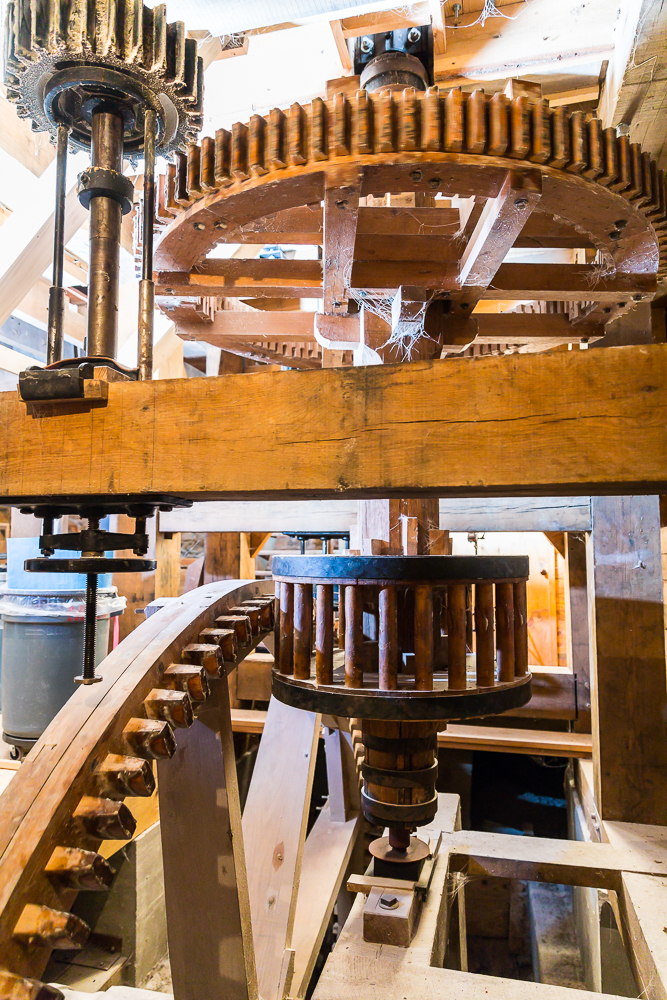 Lantern gear, pit wheel and tentering beam