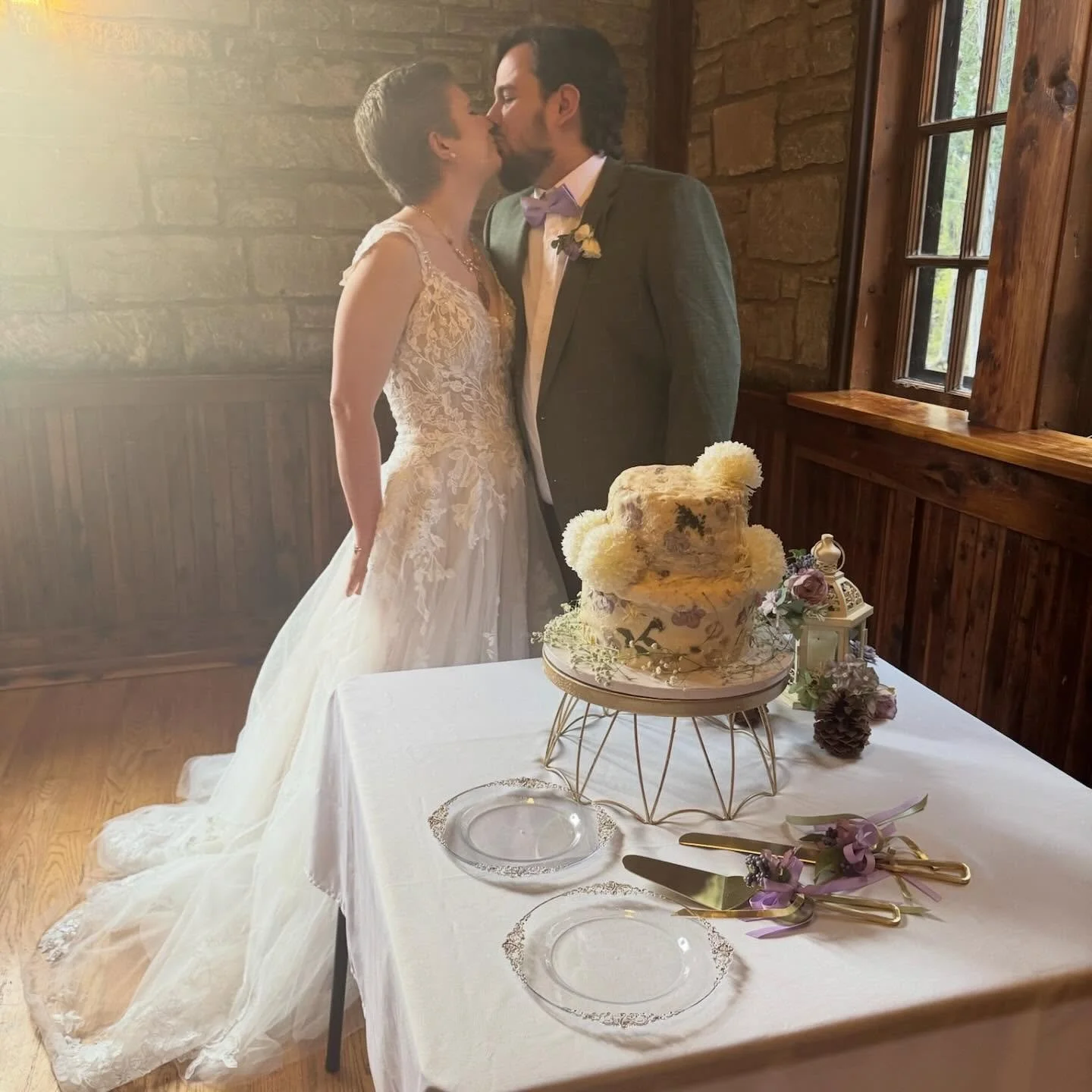After a week off for vacation, Shivonne hit the ground running! Over the last few days we have catered a wedding, a bridal shower, a rehearsal dinner, and had a few speciality cakes thrown in there as well! We are always thrilled to help you all cele
