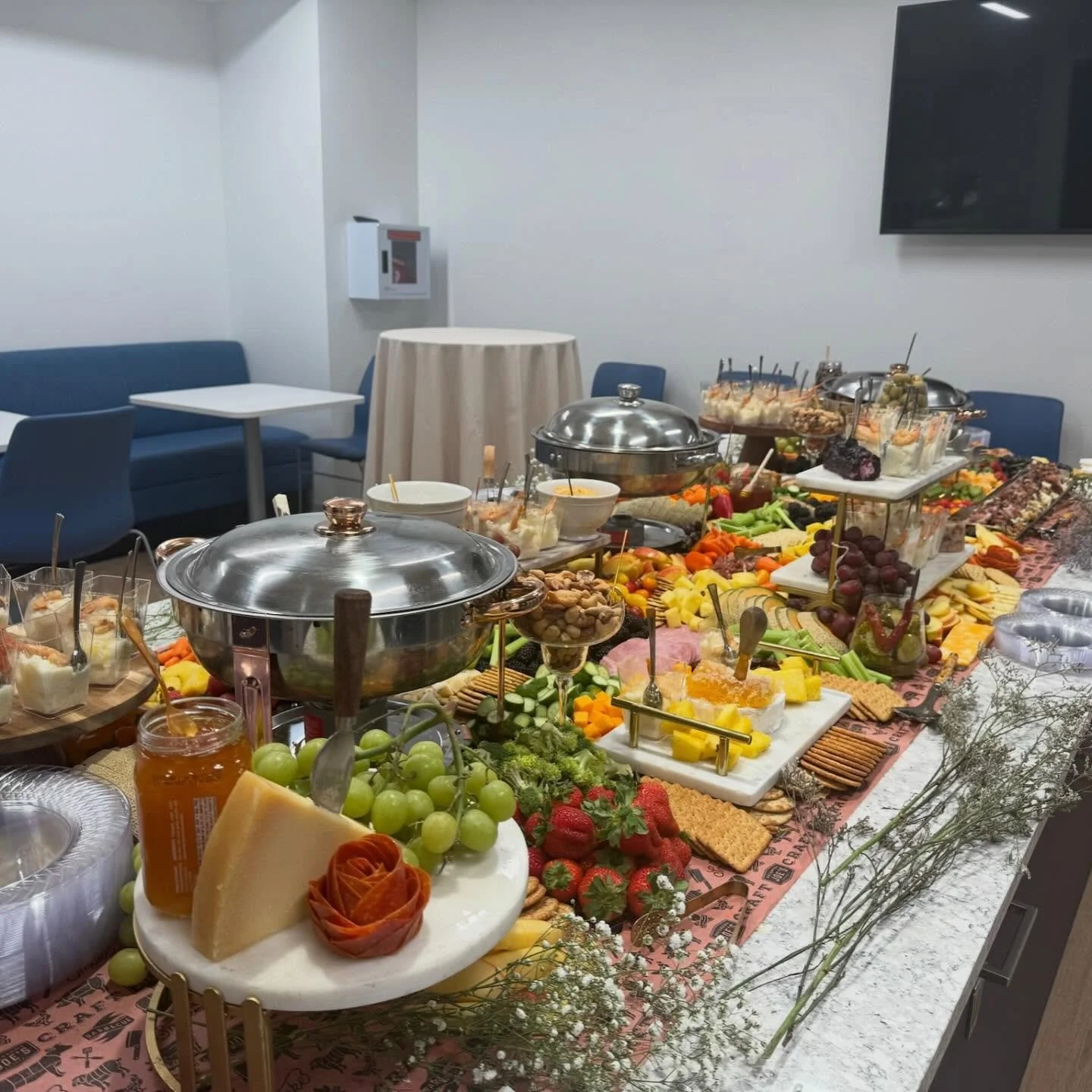 Wrapping October and starting November has been a busy time for T42! We have catered for TriStar Bank, Baird Wealth, Page High School, Vanderbilt, and One Flight over the last 2 weeks! Swipe right to see some photos from these events and let us know 