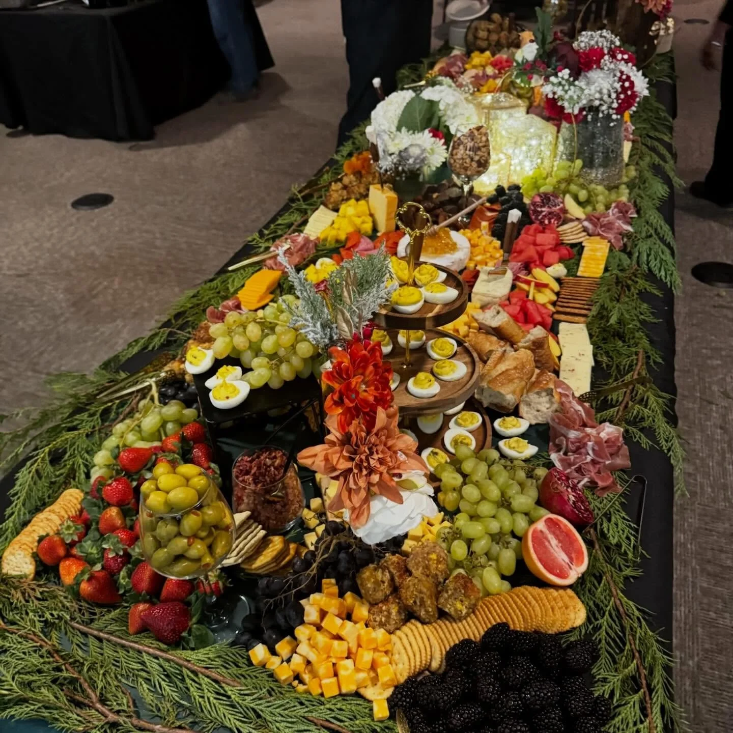 A holiday party at Vanderbilt featuring a beautiful array of cakes, plus a country Christmas themed 50th birthday party kept our team busy this past week!