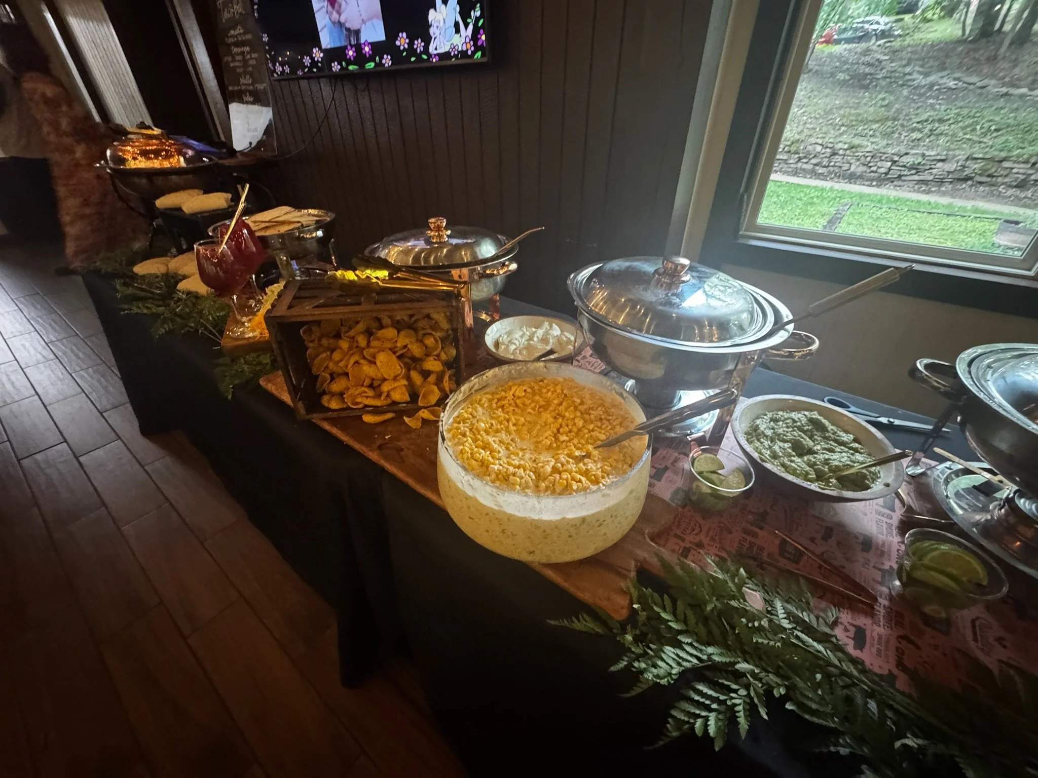 A woodsy weeknight at at Fall Creek Falls State park highlighted this fantastic taco bar for guests to enjoy for dinner🌮
