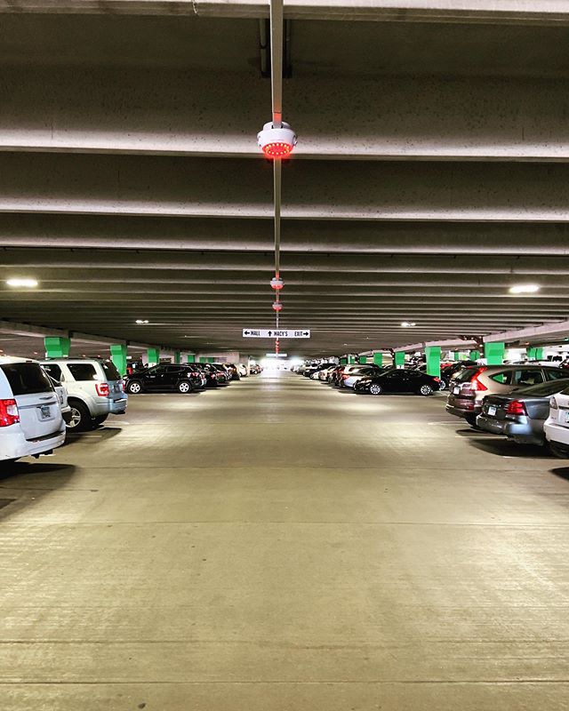 I&rsquo;m pretty sure this is at least a year old but it still makes me happy to have parking assistance at one of the largest malls in the country🚗 P.S. - blue lights show disability parking which is helpful ... but don&rsquo;t necessarily show ava
