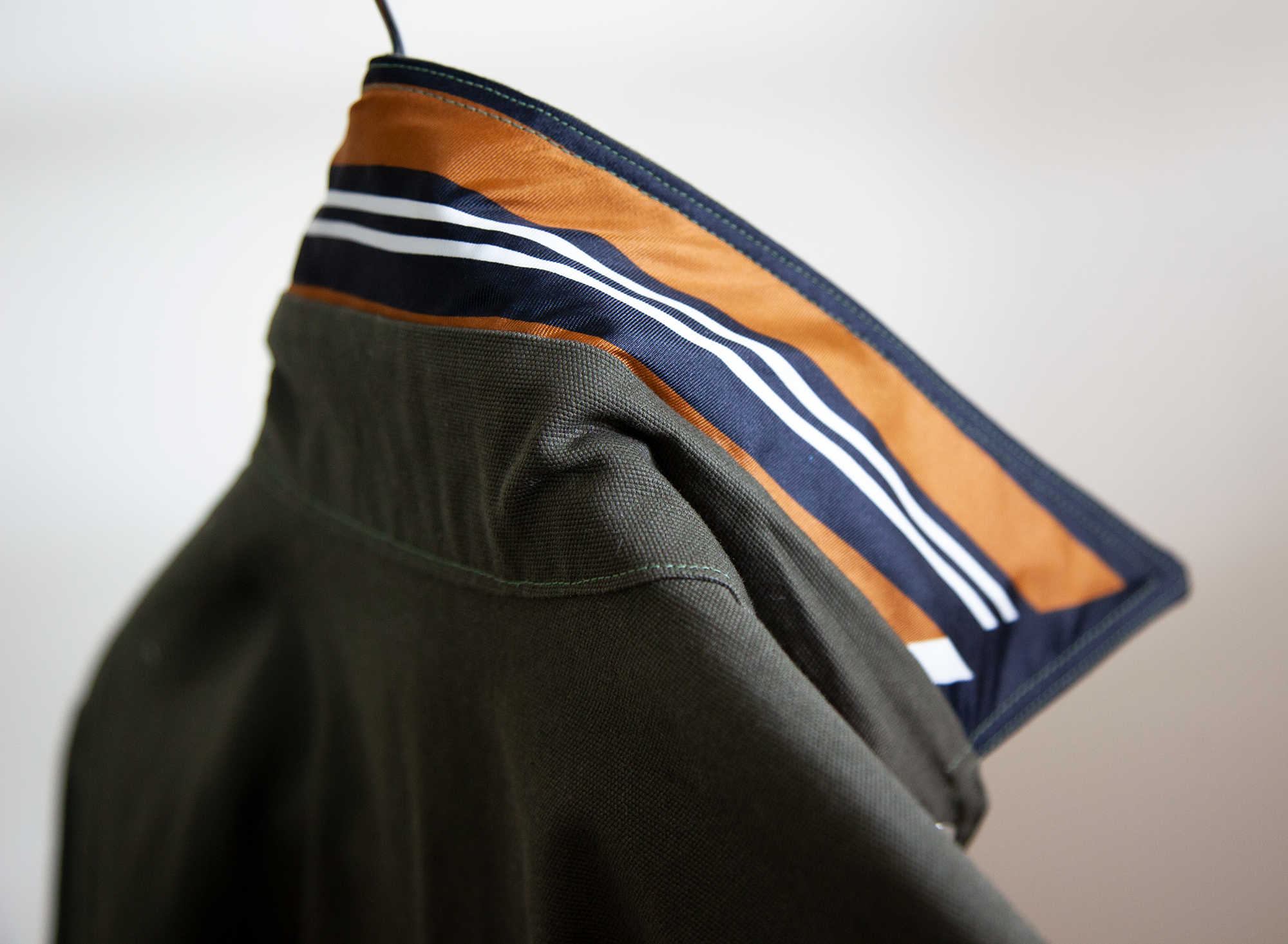 olive_jacket_collar_under.png