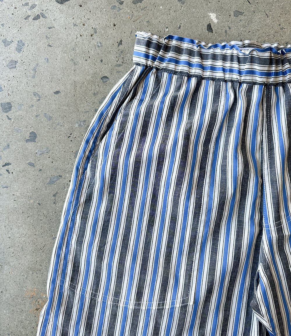blue_grey_beachstripe_front_detail.jpg