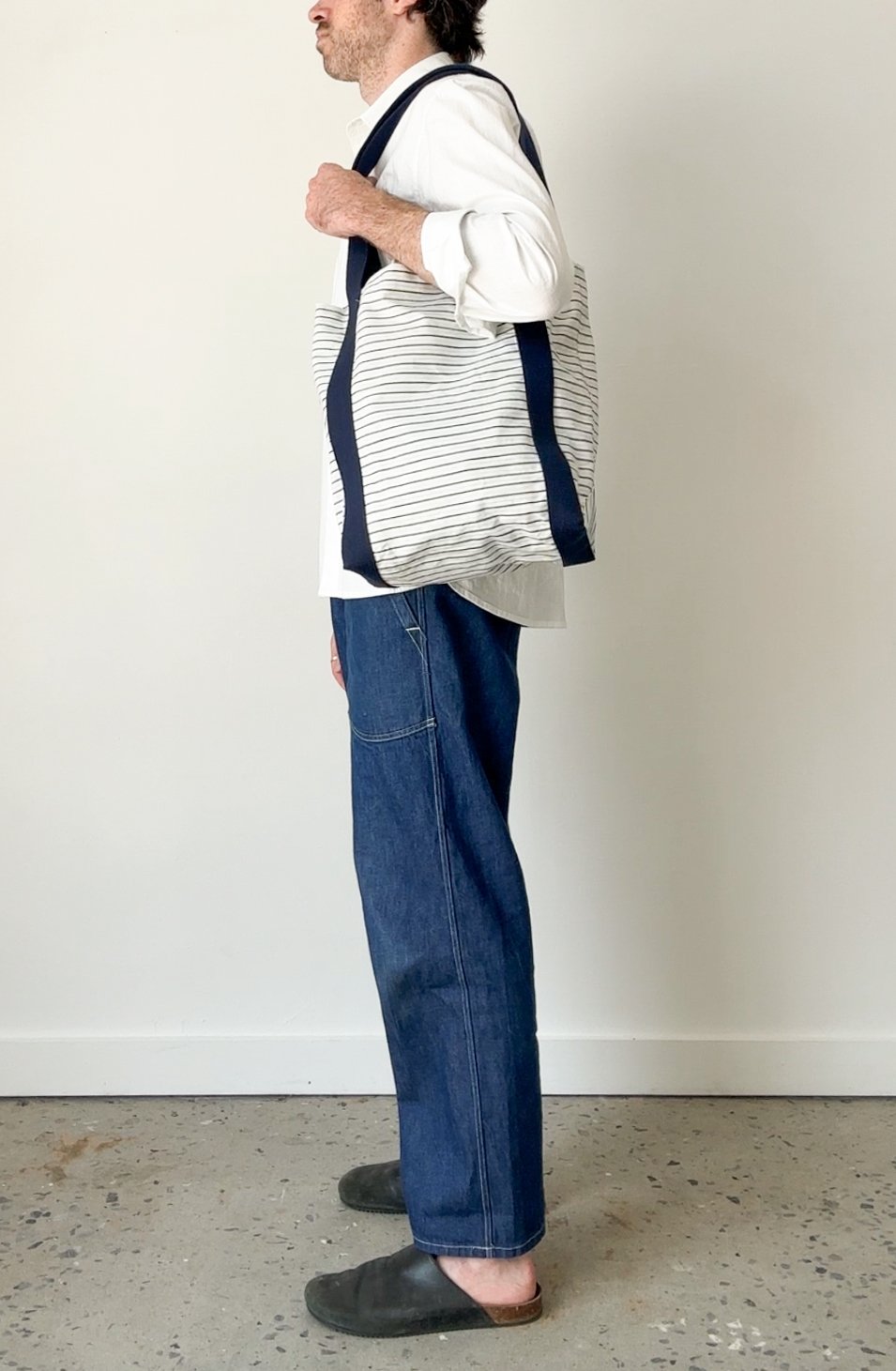 smalltote_model_profile.jpg