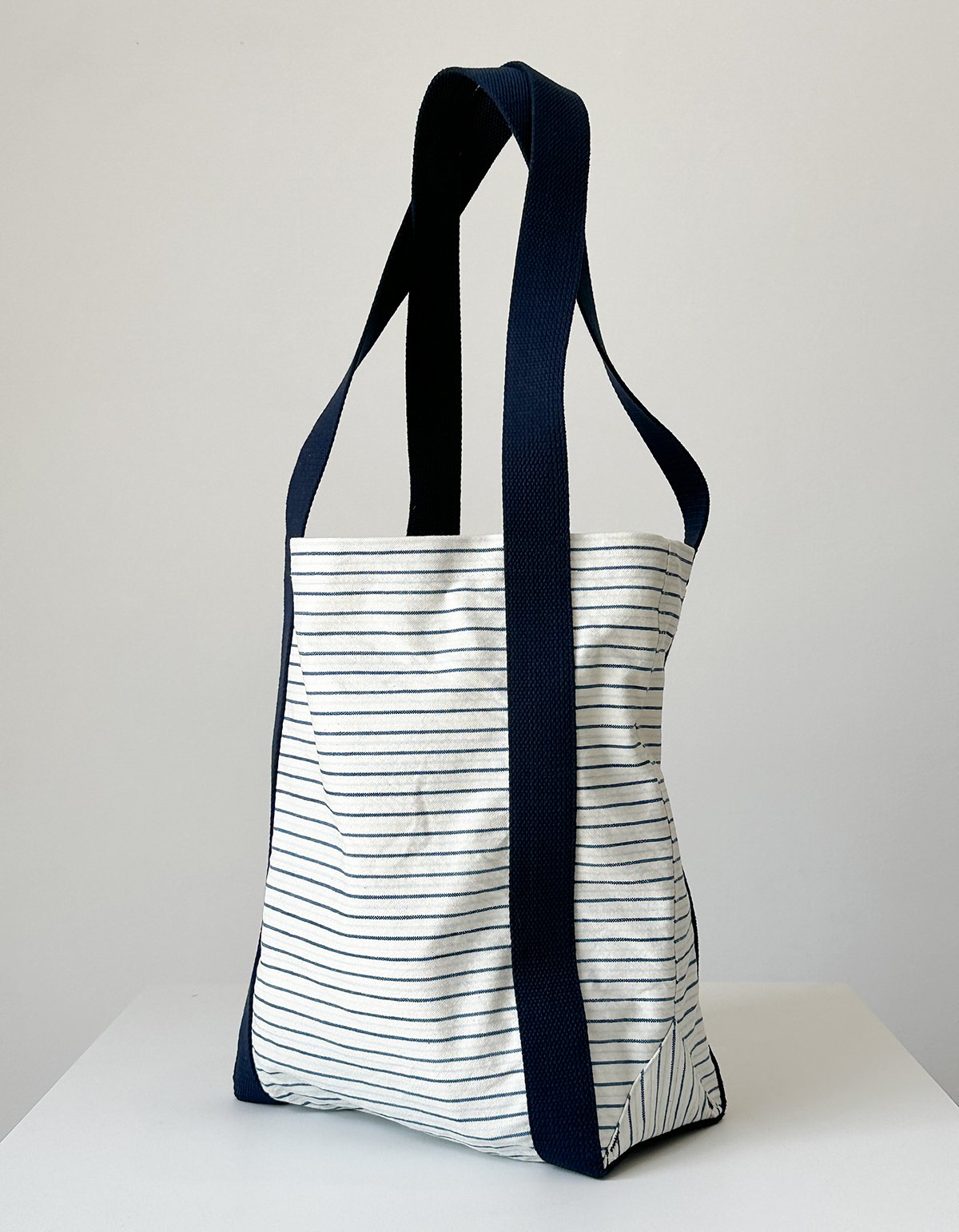 smalltote_3quarter.jpg
