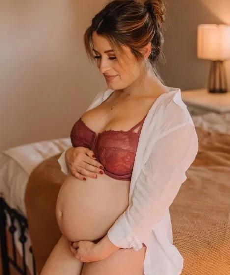 alyssa maternity .JPG