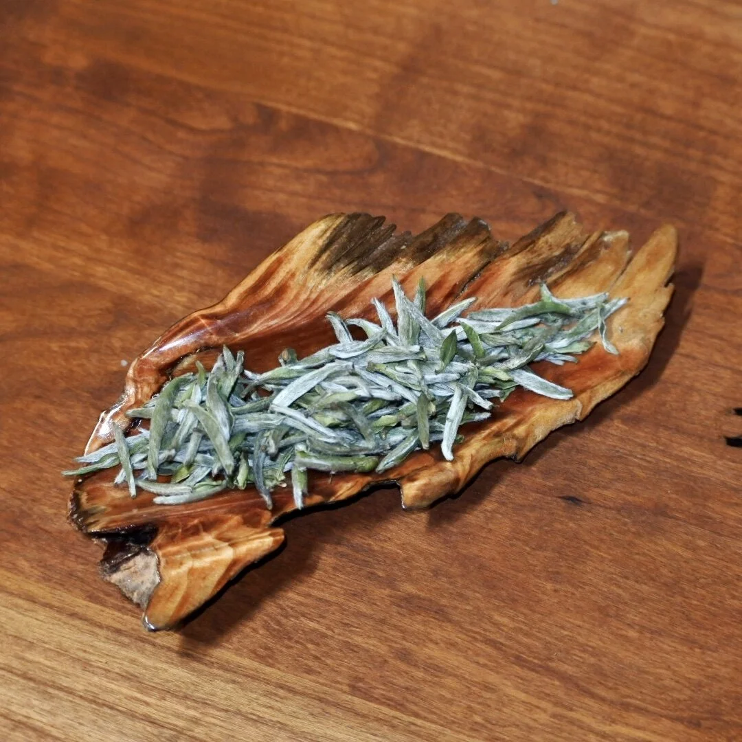 Tea scoop made from natural pine heart, with tea