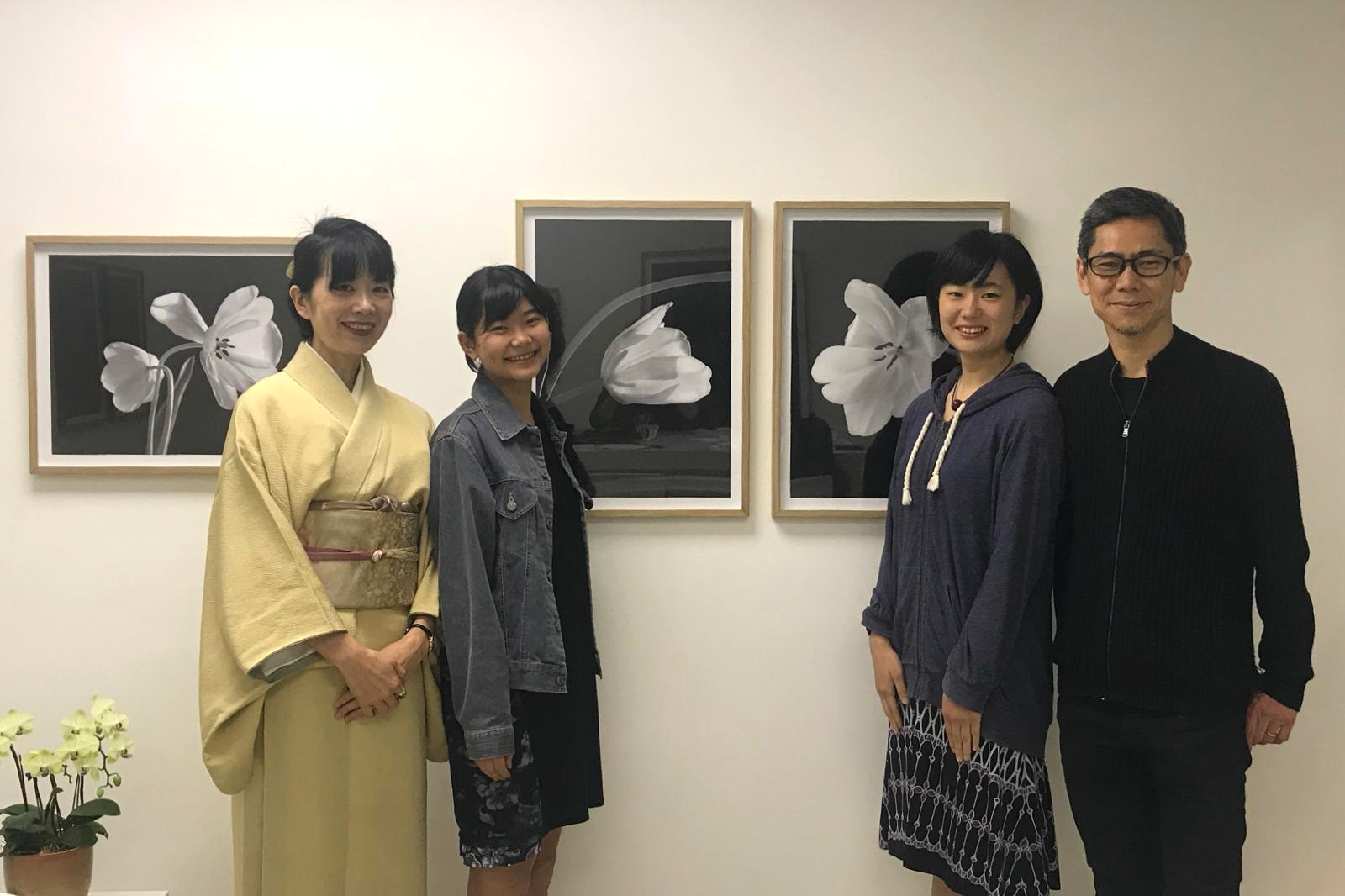 (左起:太太亞希子、次女西村明、長女西村生、西村陽一郎)