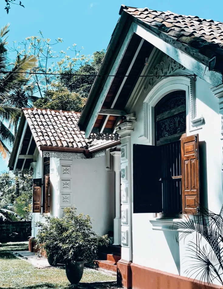 earhlinks srilanka house ouside elevation front antic colonial.jpg