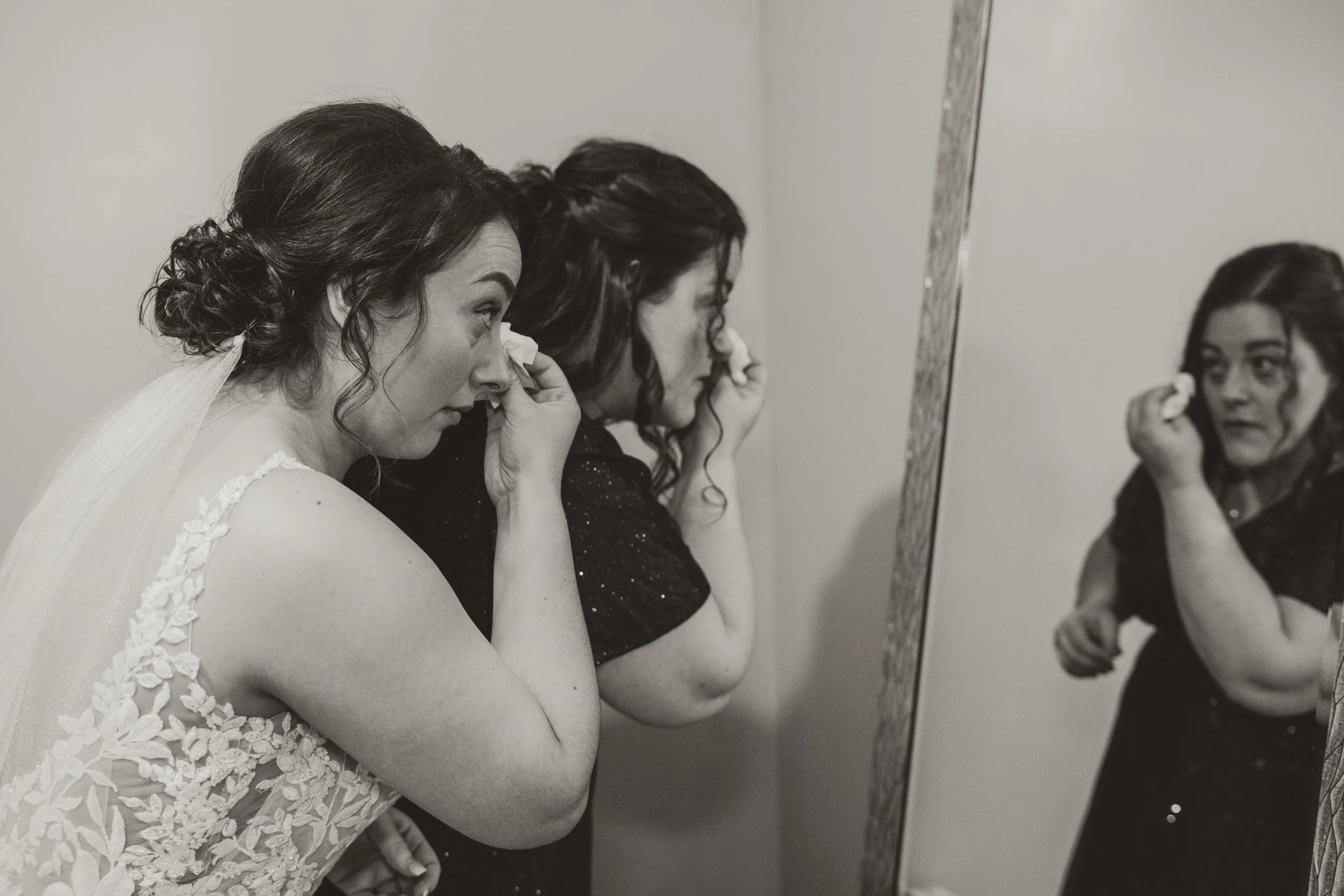 03_WATERHOUSE_Getting Ready - The Bride-89.jpg