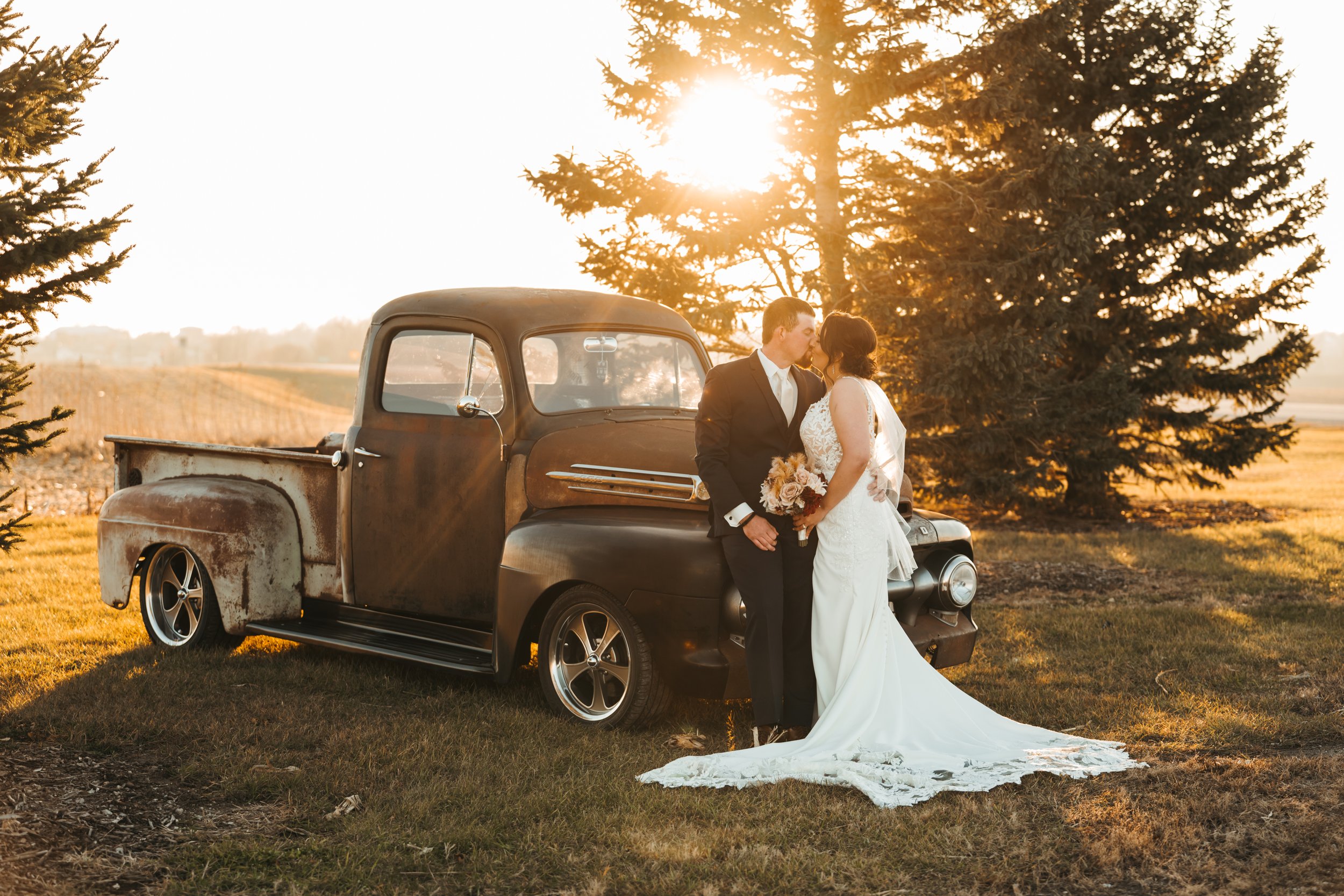 Romantic November Wedding in Northeast Iowa | West Union Event Center