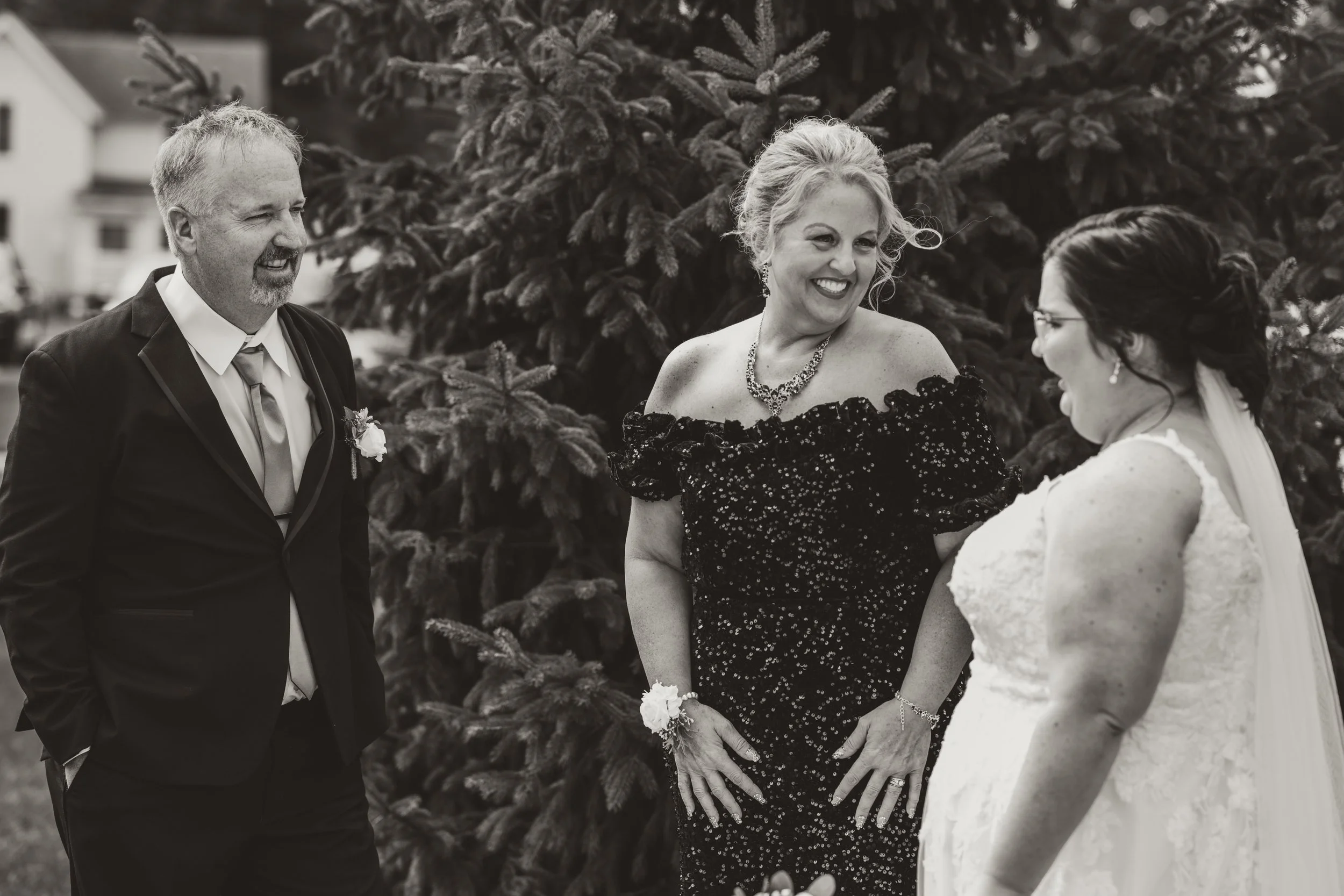 04_VORWALD_First Looks_Bride-24.JPG