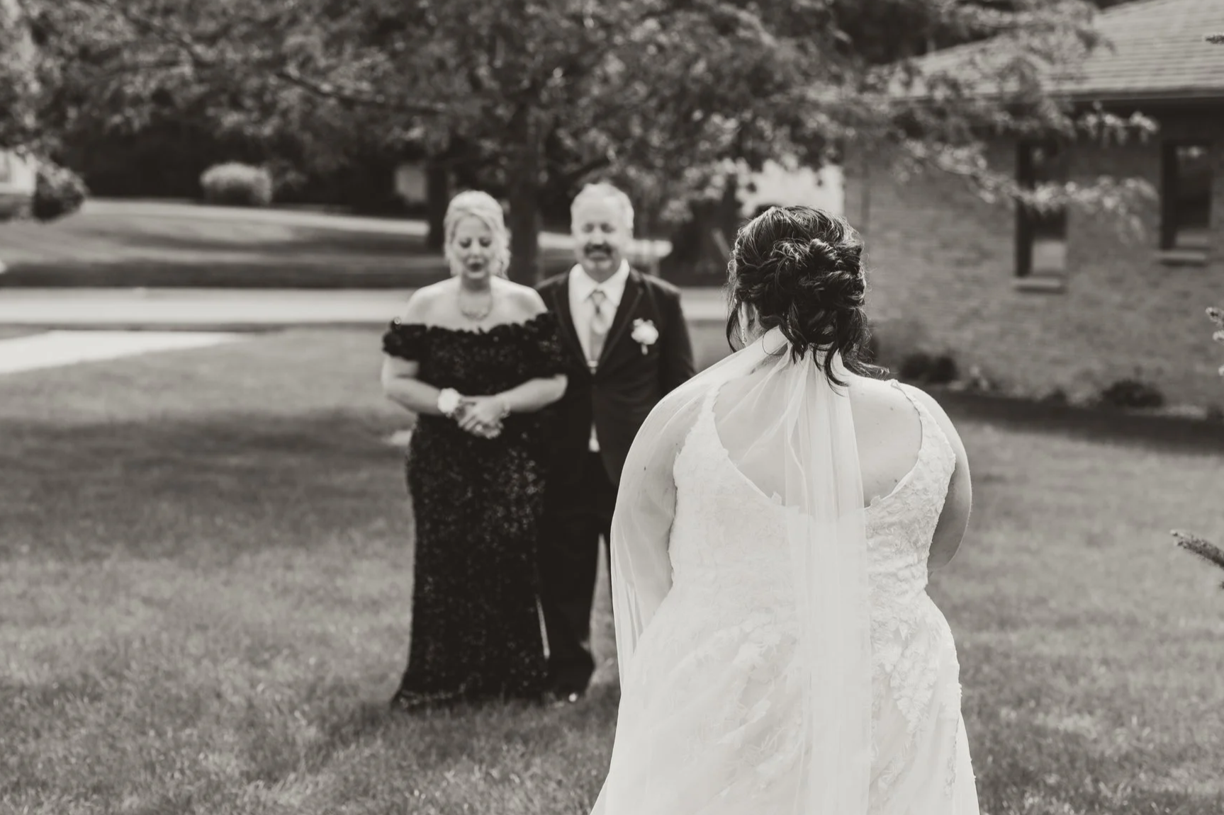 04_VORWALD_First+Looks_Bride-5.png