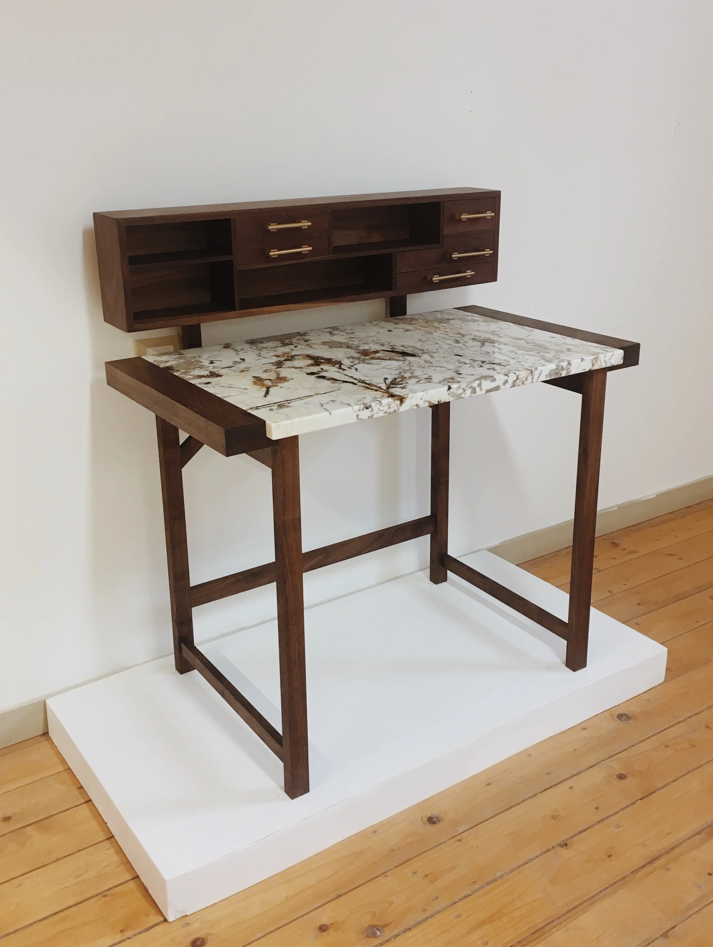 walnut_granite_klimt_desk_.JPG