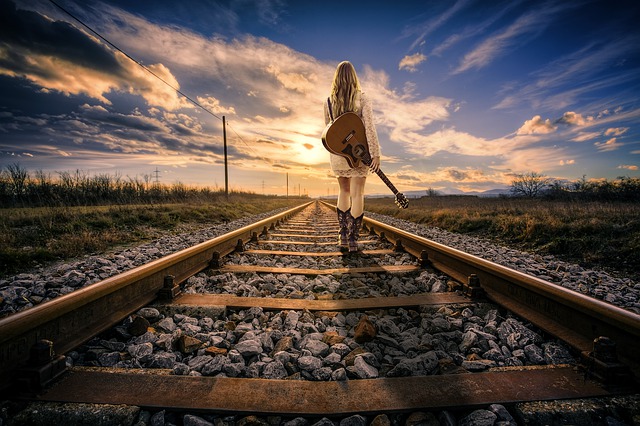 railway-line-3104986_640.jpg