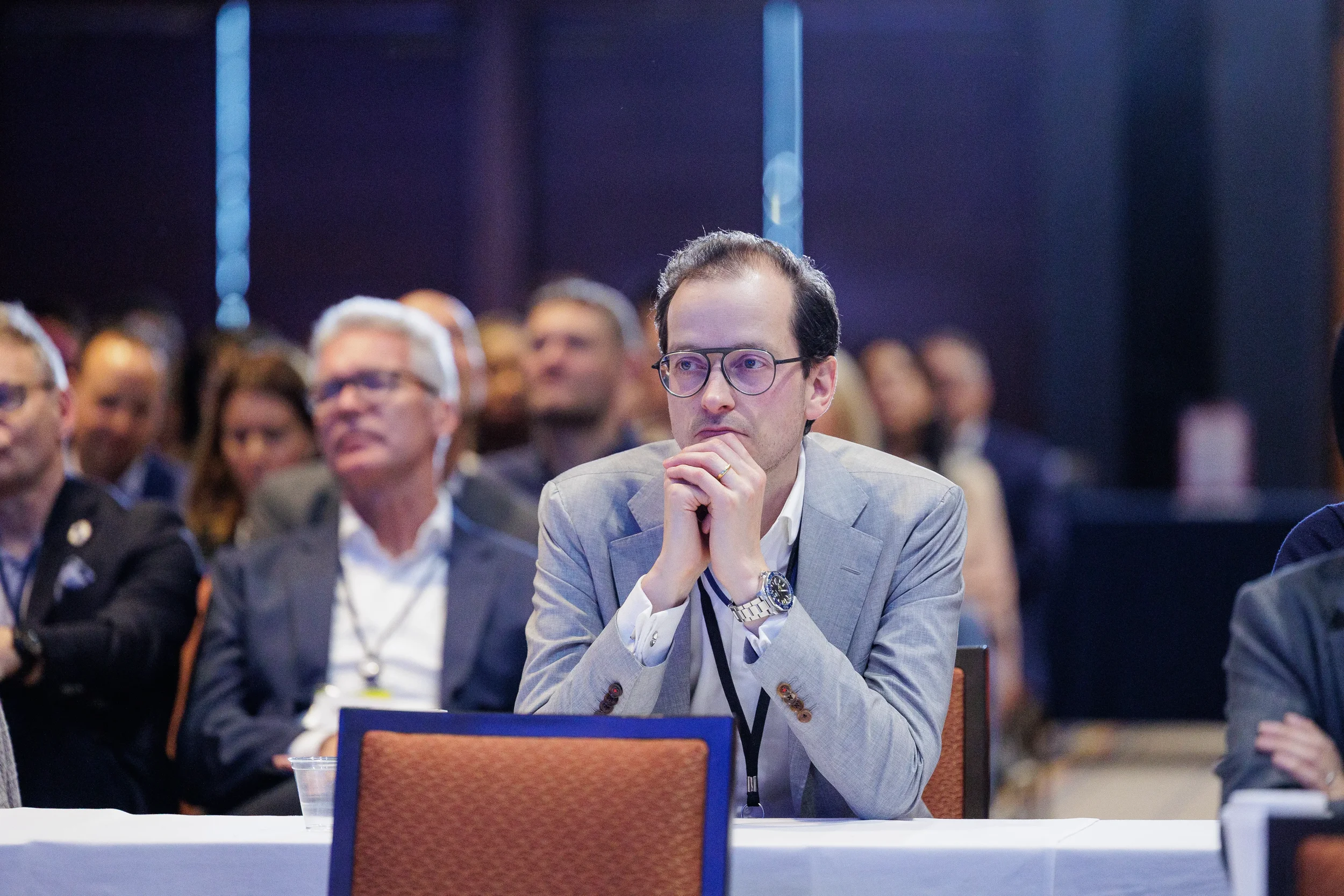 Attendee listens attentively during seated session at Chicago industry conference