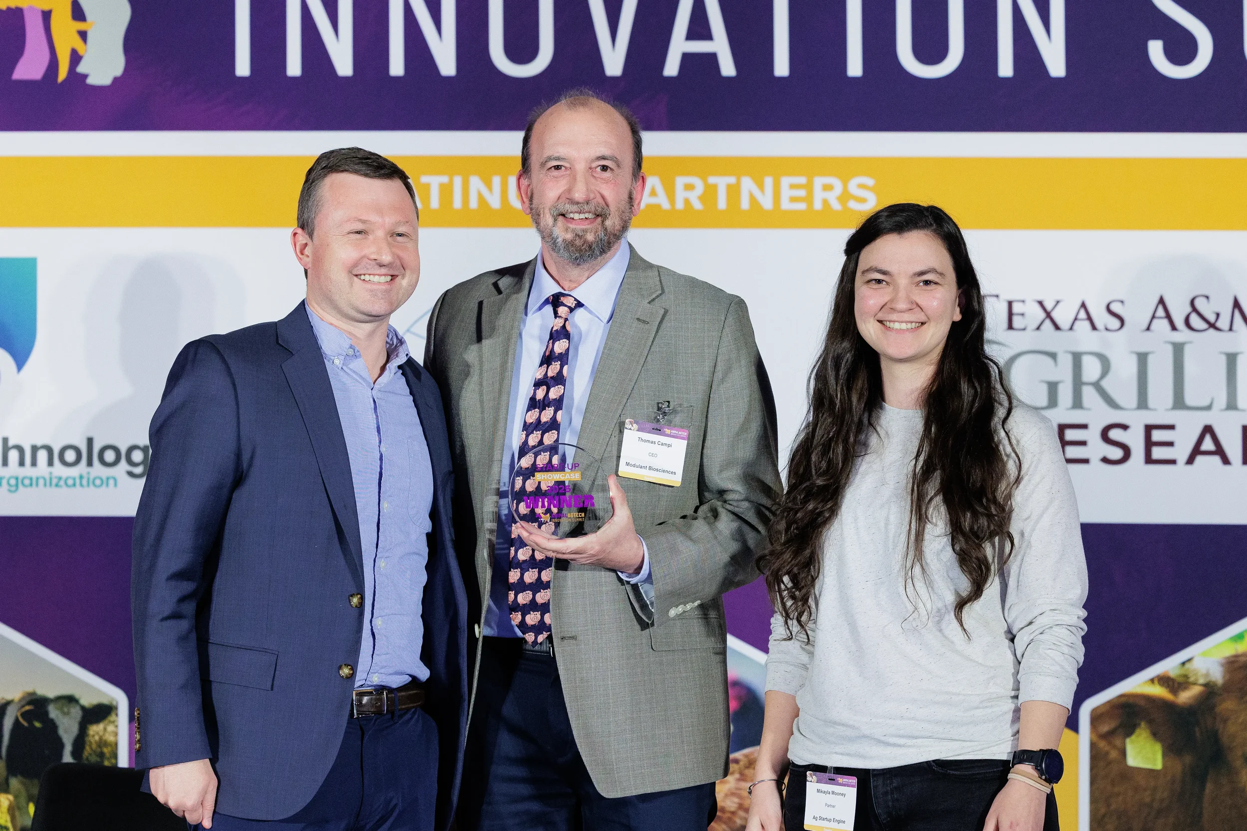 Award winners pose together on branded stage at Orlando corporate conference