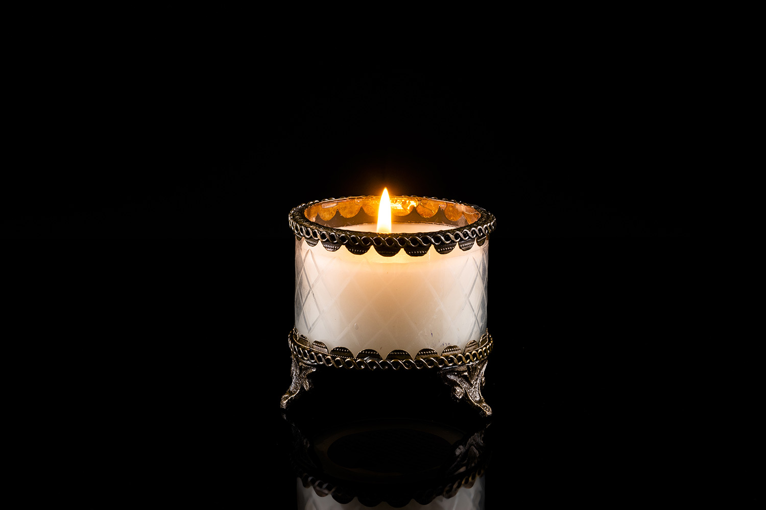 Small-oragne-scented-candle.jpg