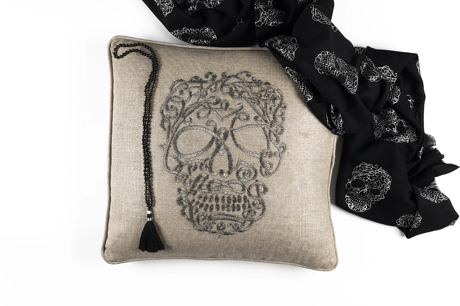 the-skull-scarf-thumbnail-11.jpg