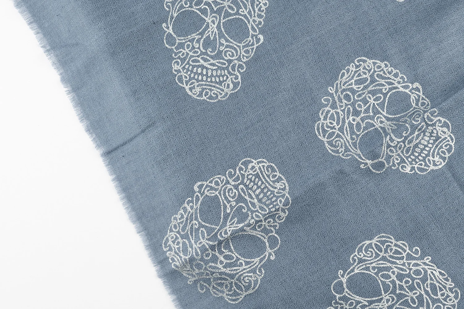 the-skull-scarf-thumbnail-16.jpg