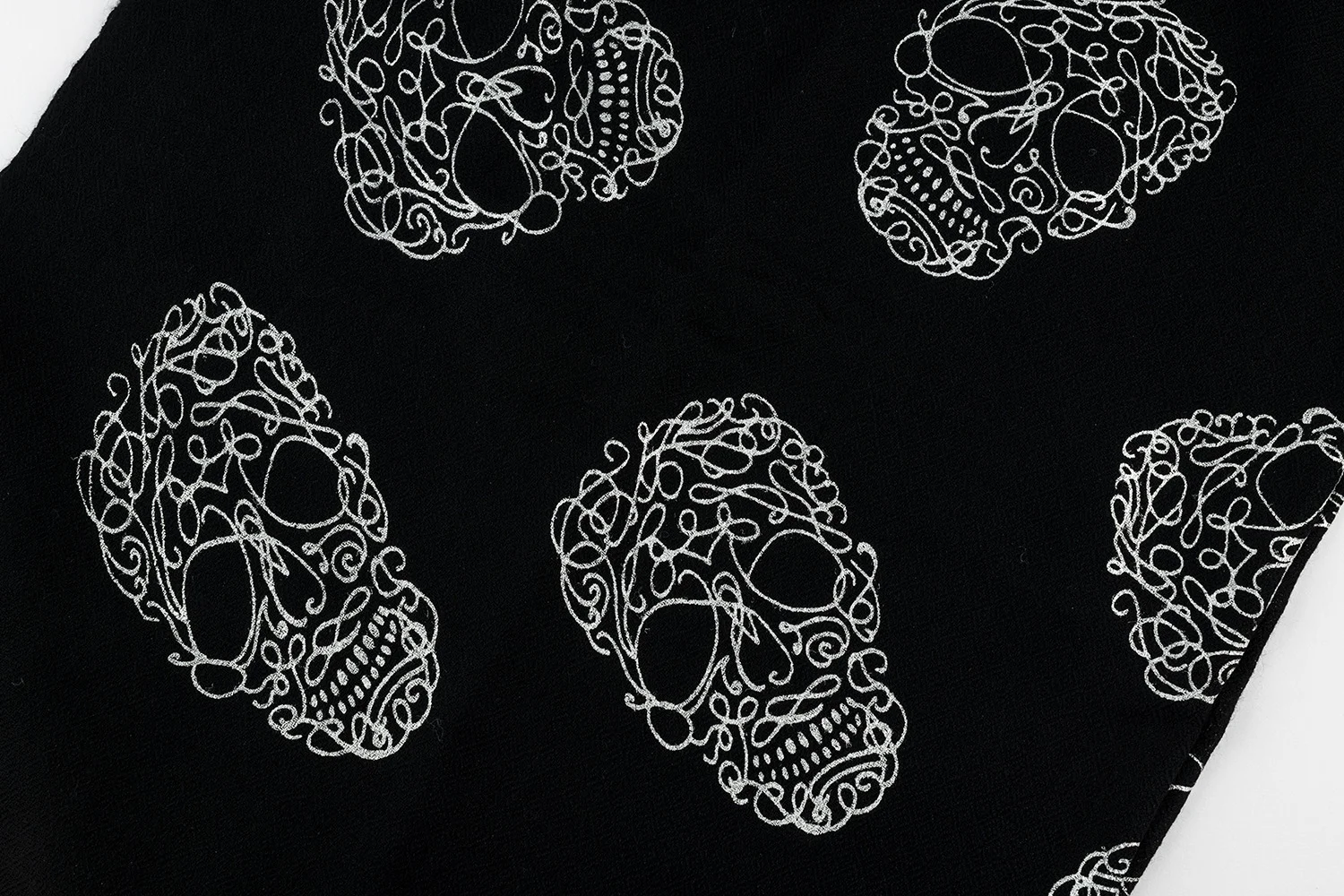 The-Skull-Scarf-Black-thumbnail-2.jpg