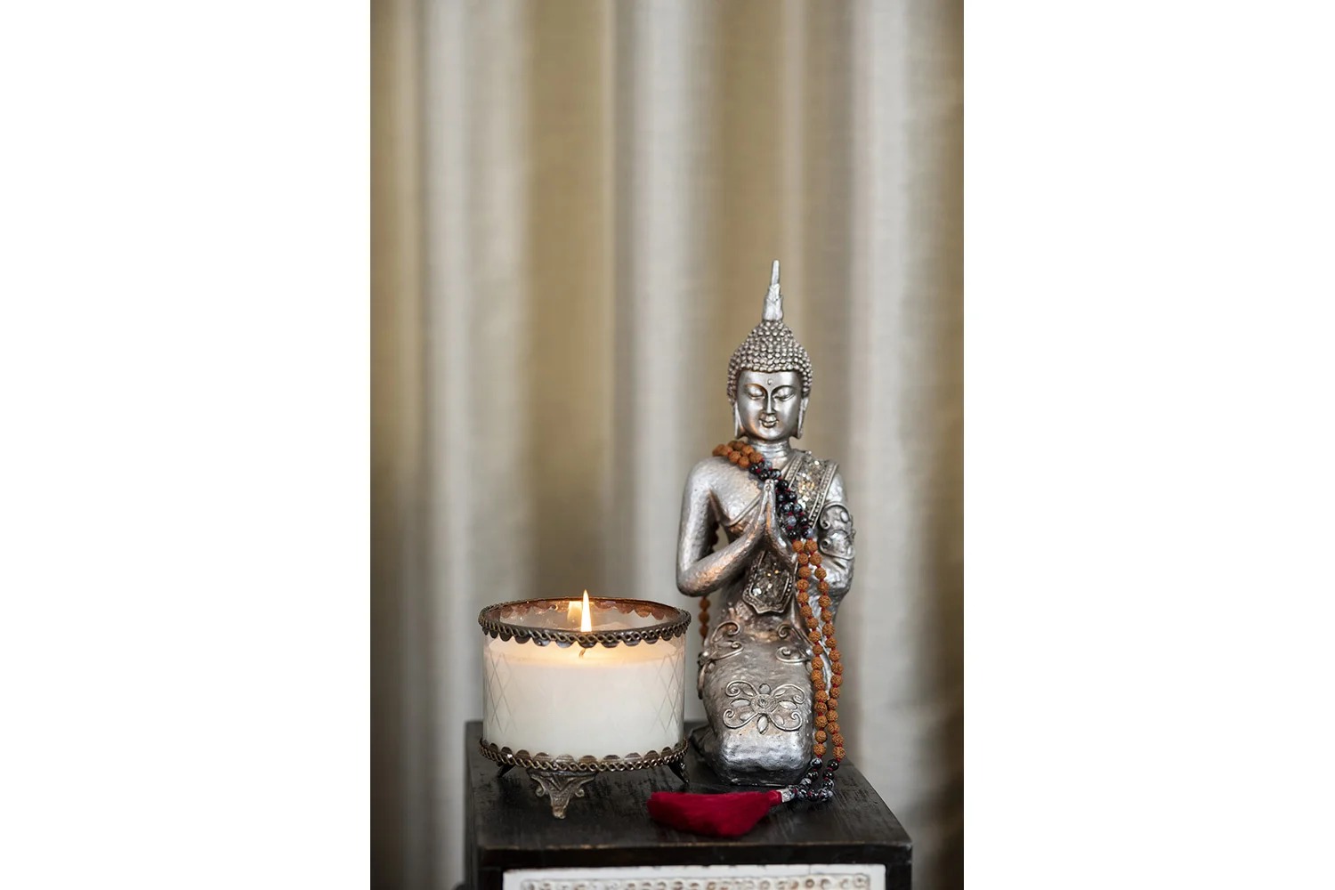 Large-white-musk-scented-candle-thumbnail-2-.jpg