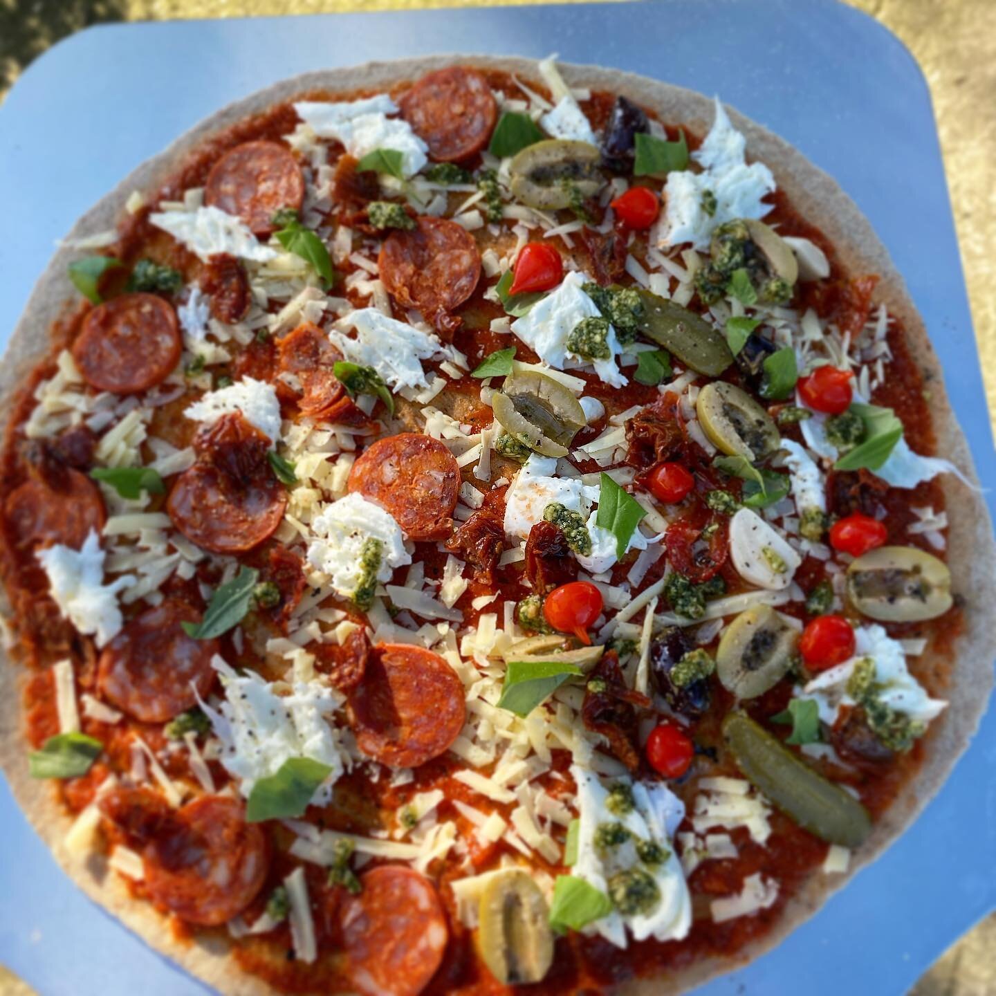 Pizza heaven again this weekend. Keeping every member of the family happy with 50/50 pizza splits #pizzalover #weekendfood #pizzasharing #freshfood #mozzarella #familytime #lovefood #bge