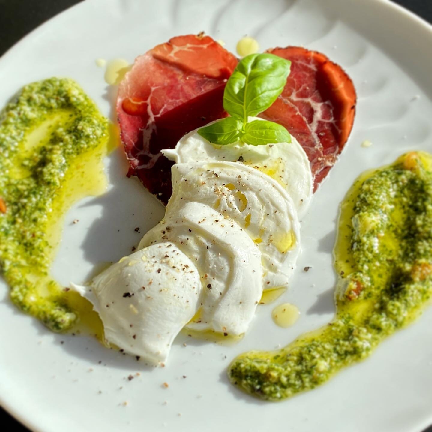 Fancy something fresh, simple and full of flavour to have as part of your Valentine&rsquo;s Day meal!! Buffalicious mozzarella and buffalo bresaola, accompanied by luxurious fresh pesto from @littlebasiltree. All part of our valentines 2-3 course mea