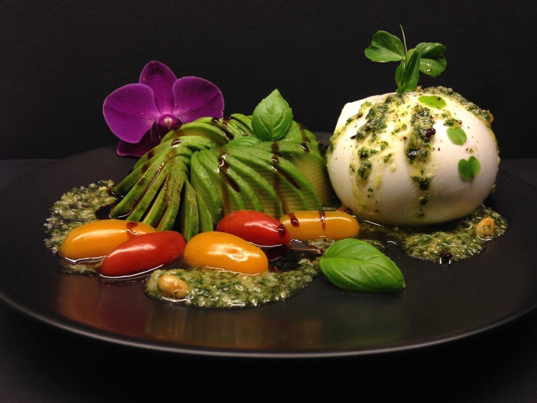 Just look at this beautiful creation from #littlebasiltree we just had to share with our customers this stunning food art. Milky soft Buffalicious mozzarella and fresh luxurious pesto by the Little Basil Tree. 
#foodheaven #chef #foodart #mozzarellal