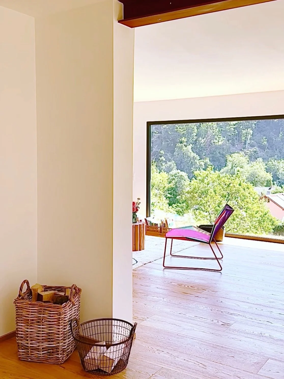 Ihr wolltet ein paar mehr Einblicke wie es bei uns Zuhause aussieht 😊! F&uuml;r alle, die die Homestory auf @femtastics noch nicht gesehen oder gelesen haben, hier ein paar facts:

Wir wohnen im sch&ouml;nen Dreil&auml;ndereck Deutschland, Frankreic